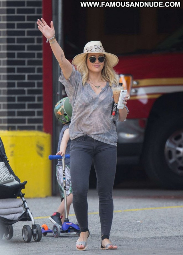 Hilary Duff New York Jeans Babe Celebrity New York Paparazzi Posing