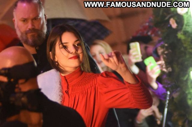 Kendall Jenner Paparazzi Posing Hot Beautiful Babe Celebrity Famous