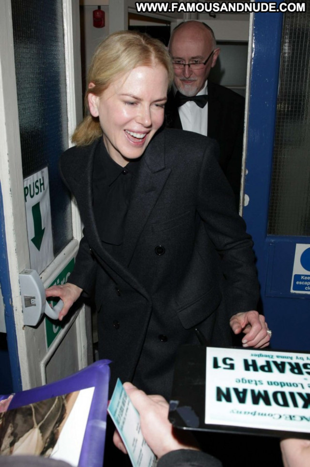 Nicole Kidman Posing Hot Paparazzi Celebrity Babe London Beautiful Hd