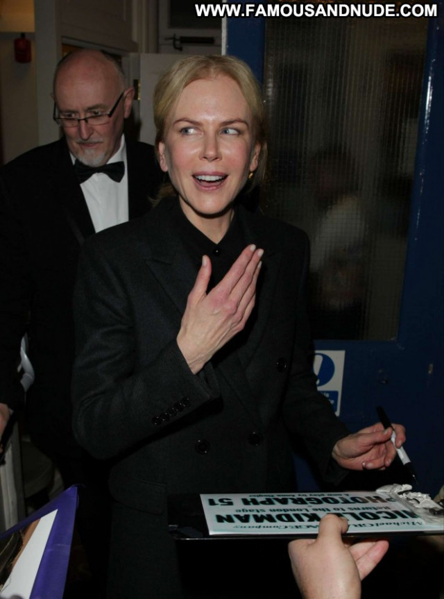 Nicole Kidman Babe Celebrity London Paparazzi Beautiful Posing Hot