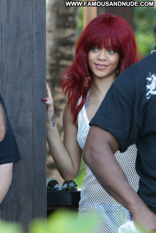 Rihanna Beautiful Paparazzi Restaurant Celebrity Candids Beach Posing