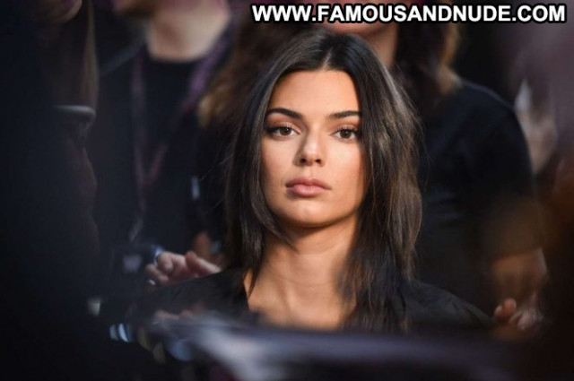 Kendall Jenner Fashion Show Babe Beautiful Posing Hot Paparazzi