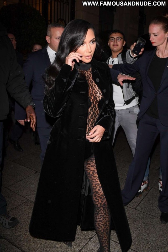 Kim Kardashian No Source Beautiful Posing Hot Hotel Celebrity Paris