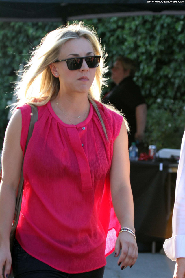 Kaley Cuoco No Source Beautiful Paparazzi Celebrity Posing Hot Babe